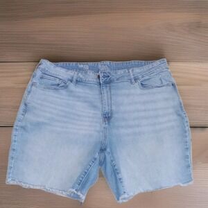 Ana Women's Jean Shorts 20W High-rise Midi Short 8" Inseam Light Blue Short Fray